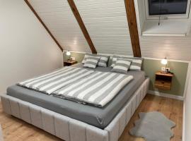 Ferienhaus Alex - Wohnung im DG, hôtel à Malliß