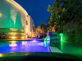 Pink Moon Private Luxury Villa Secluded Garden 5 Bedroom 4 en suite Bathrooms with Private Pool CAT 6 WiFi Close to Beach