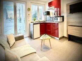 studio tout équipé, calme avec terrasse et parking