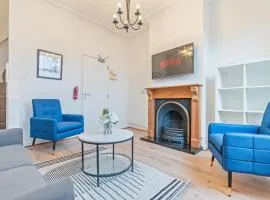 Inviting 3-bed Home in Nottingham by Renzo, Perfect for Contractors, Central Location!