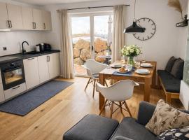 Ferienwohnung Gschwendt - zentrale und ruhige Lage mit eigenem Parkplatz, hotell i Miesbach