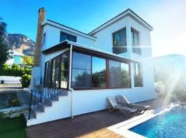 Villa Amazing by HolidayKeys