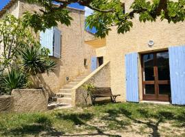 Charming Provençal home on Manosque hills with view, hotel em Manosque