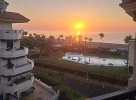 Primera línea de playa con acceso directo a la playa y vistas al mar