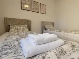 Apartman Holiday Self Check-in, Free parking