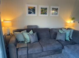 The Eden, Cosy 1 bed lodge with riverside views, hotel u gradu 'Crieff'