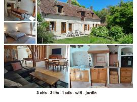 Ravissante longère avec grand jardin et cheminée, готель у місті Pellevoisin