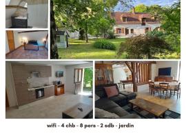 Chaleureuse longère familiale 3 étoiles, готель у місті Pellevoisin