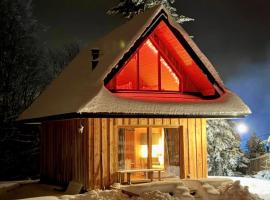 Góralski domek przy stoku Jurasówka koło Tarnowa，Siemiechów的飯店