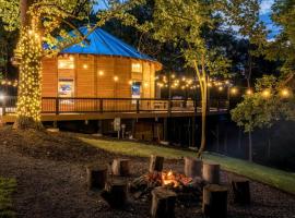 Luxury Yurt Perfect for a Family Getaway Just Outside of Shenandoah National Park, glamping en Big Meadows