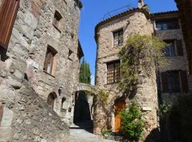 Séjour cosy et calme au pied de la cité médiévale