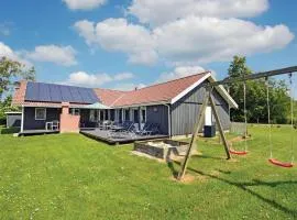 Awesome Home In Væggerløse With Sauna