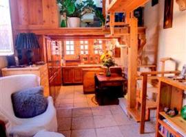 unique 18th century converted Windmill in the heart of Rabat, hotel din Rabat