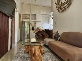 Cozy 1Bedroom House with Kitchen Work Space