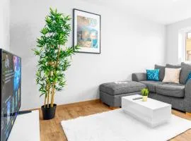 Cozy 2 Bed Apartment - 2 Parking Spaces - Sleeps 3 - Stourbridge 1BS