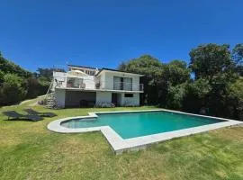 Gran casa en Las Rocas de Santo Domingo sector tradicional acceso playas