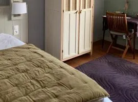 Chambre et salle de bains indépendantes