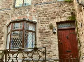 Ash Cottage - Caerleon, hotell i Newport