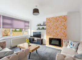 3-Bed House Sleeps 5 with Parking, EV-Guest Own Cable