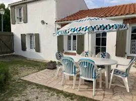 Maison charmante 6 pers, jardin clos, TV et Wifi, proche commerces et plage, petit chien accepté. - FR-1-224B-165