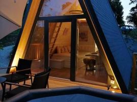 NEW! Glamping House with new hot tub and sauna- Hisa oddiha UPDATED DECEMBER 2025, kh&aacute;ch sạn c&oacute; bồn tắm n&oacute;ng ở Smarjeske Toplice