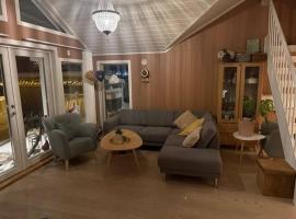 Cottage for rent by the sea, hotel en Ballangen