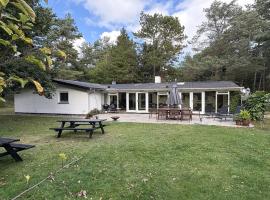 Holiday Home Aiko - 1-8km from the sea by Interhome，Hønsinge的飯店