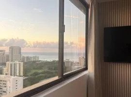 Aloha Suite - Waikiki Studio with Ocean View