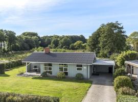 Holiday Home Assarina - 15m from the sea by Interhome، فندق في Åbjerg