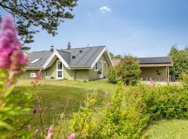 Holiday Home Emiljan - from the sea by Interhome, hotel em Hals