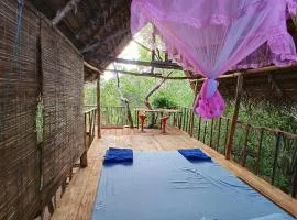 Serenity Tree house, own kitchen, brick pizza oven
