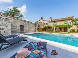 Holiday Home Courtyard Ivini by Interhome