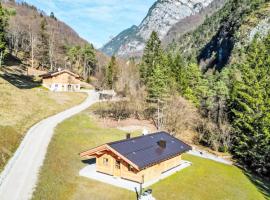 Chalet La Granda e la Piciola by Interhome, hotelli kohteessa Stenico