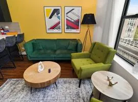 Business Leisure Smoke Ok 3BR Suite Near McCormick