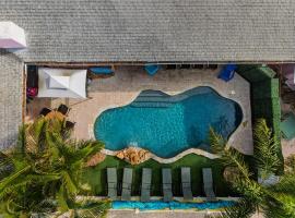 Trendy & Relaxing - Close to Beach - Pool - Hot Tub, Hotel in Sarasota