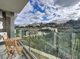 Valley View Pool Apartment in St Julians