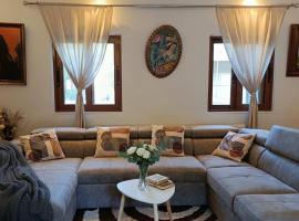 Charming Karpathos Volada House with Balcony, hotell i Voládha