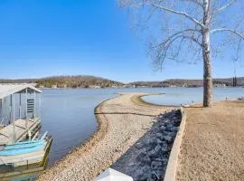 Private Hot Tub, Fire Pit! Lakefront Ozarks Escape