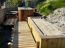 Mini cabaña con tinaja y vista al mar, Hotel in Puerto Saavedra