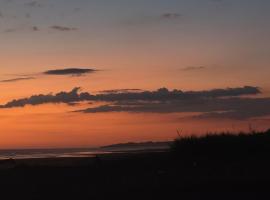 WAVESCRhouse1, hotel u gradu 'Parrita'