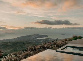 피르고스에 위치한 호텔 Santorini Sky, Luxury Resort