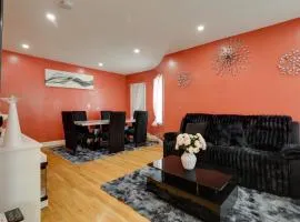 Ski and Explore! Colorful Apt 10 Mi to Dtwn Boston!