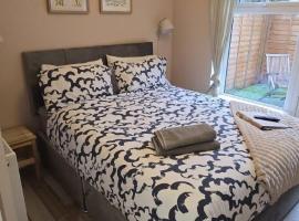 Lawson Lodge, hotel in Alveston