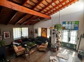 Habitación doble con balcón y pileta en las sierras Unquillo