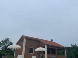 Villa Julija with Private Pool, hotel di Bilišane
