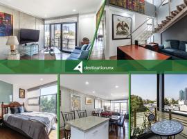 Elegant Condo in Condesa with Balcony & Pool, hotel em Cedro