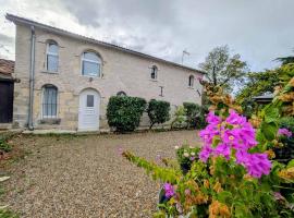 Gîte de charme avec piscine, Domaine du Baraillot, hôtel à Aiguillon