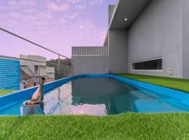 Villa Rouz By DanCenter | 5BHK | Pvt Pool | Baga Beach, GOA, Hotel in Baga