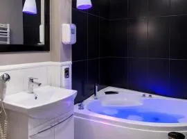 EUROPA22 Apartament z JACUZZI w samym sercu miasta - balkon z widokiem na park i fontanny Zameldowanie od 13 Blisko Areny Lodowej