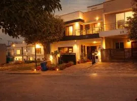 Haven Lodge, 3BR Entire Home with Lounge & Kitchen